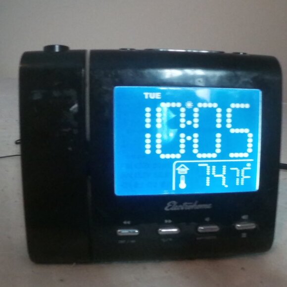 Electrohome EAAC601 Projection AM/FM Dual Alarm Clock Radio Tested Working - Picture 1 of 6